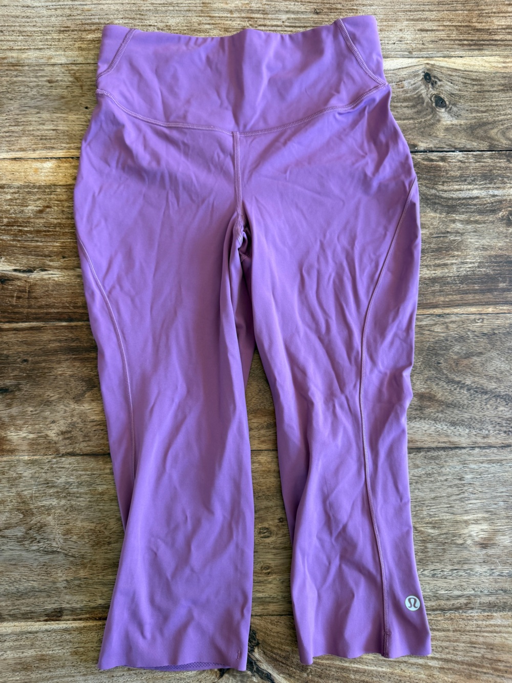 Lululemon Athletica mauve performance capri leggings